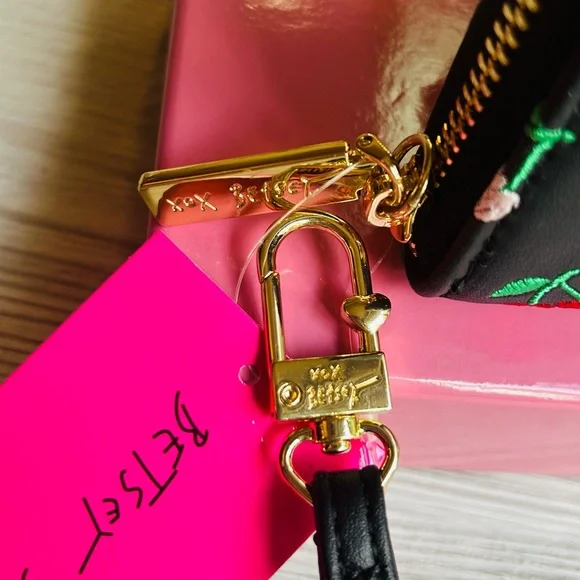 🍒 Betsey Johnson Cherry Embroidered Wallet NWT - Picture 5 of 10